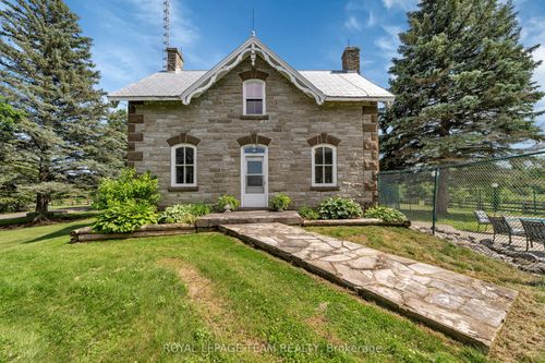 8202 Flewellyn Rd, Ashton, ON, K0A1B0 | Card Image