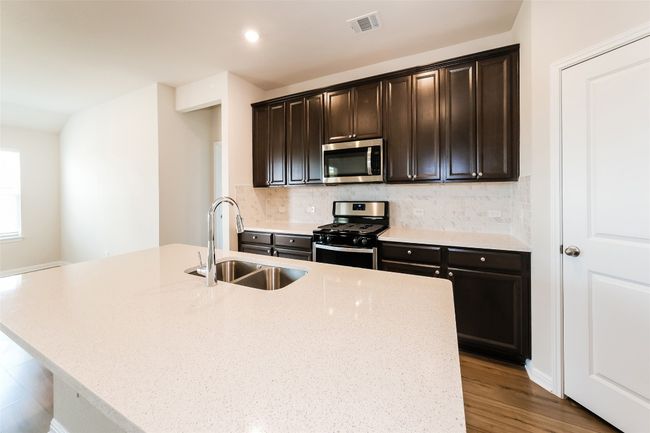 1021 Round Bale Rd, House other with 4 bedrooms, 2 bathrooms and 2 parking in Hutto TX | Image 6