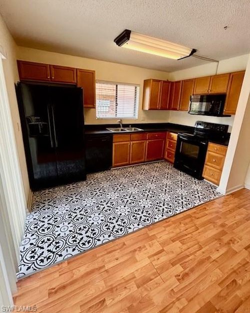 apt-4-1408 Park Shore Cir, FORT MYERS, FL, 33901-9681 | Card Image