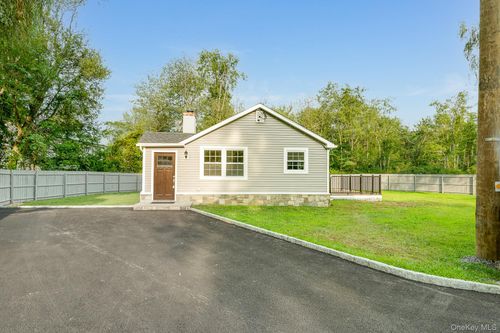 3167 Lincoln Dr, Mohegan Lake, NY, 10547-1609 | Card Image