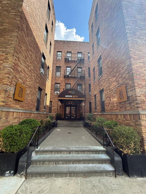9c-24-65 38th St, Astoria, NY, 11103-4111 | Card Image