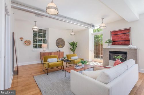 apt-105-215 I St Ne, WASHINGTON, DC, 20002-4480 | Card Image