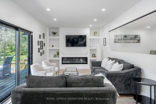 20 Hillview Cres, House other with 6 bedrooms, 5 bathrooms and 8 parking in Midhurst ON | Image 7