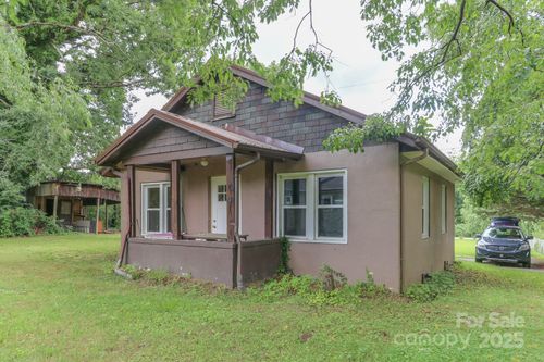 417 E Patterson St, Hendersonville, NC, 28739-6749 | Card Image