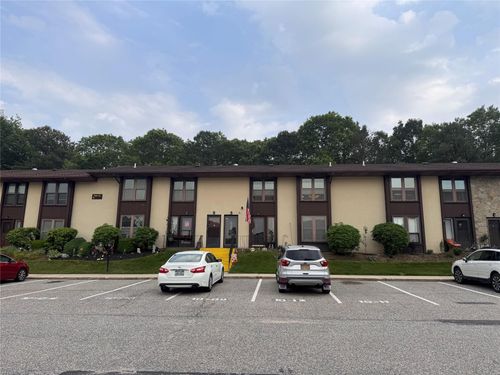 10 Palm Ct, Selden, NY, 11784-3912 | Card Image