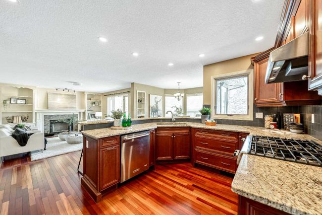 105 Candle Place Sw, Home with 4 bedrooms, 3 bathrooms and 6 parking in Calgary AB | Image 8