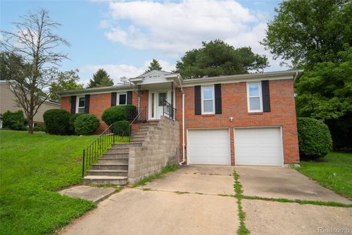846 1st St, Milford, MI, 48381-1641 | Card Image