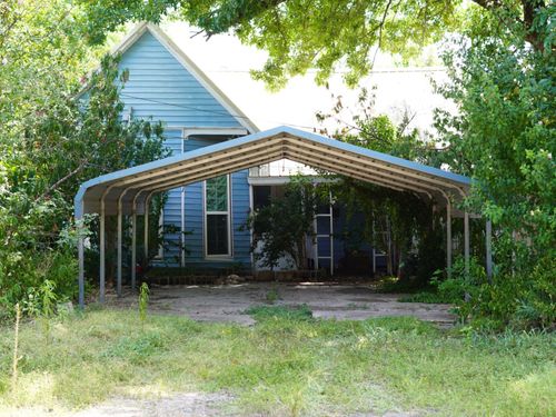 304 E Brazos St, Groesbeck, TX, 76642-1410 | Card Image