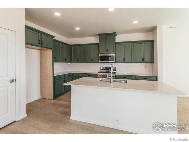 KITCHEN W/ ISLAND | Image 8