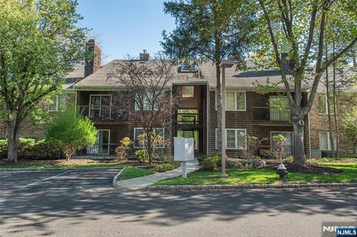 2 Tulip Cres, Little Falls, NJ, 07424-5624 | Card Image