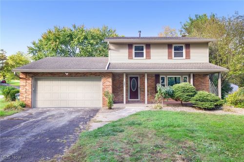 3863 Heckman St, Uniontown, OH, 44685-8609 | Card Image