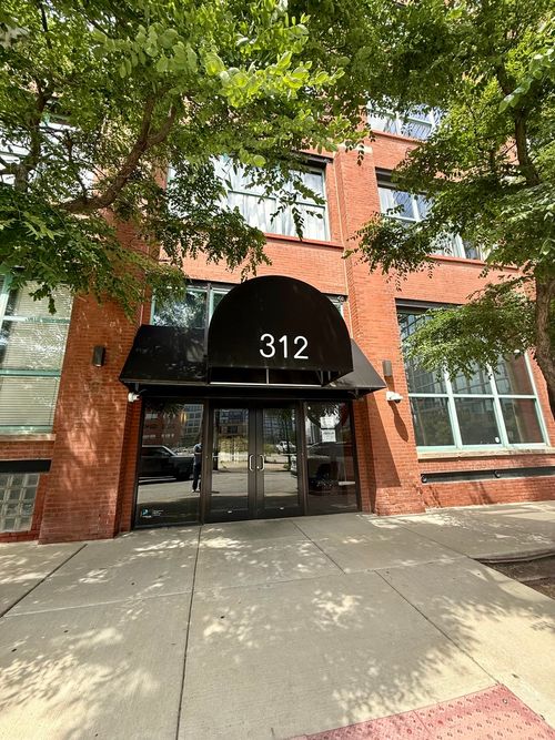 4h-312 May St, Chicago, IL, 60607-1234 | Card Image