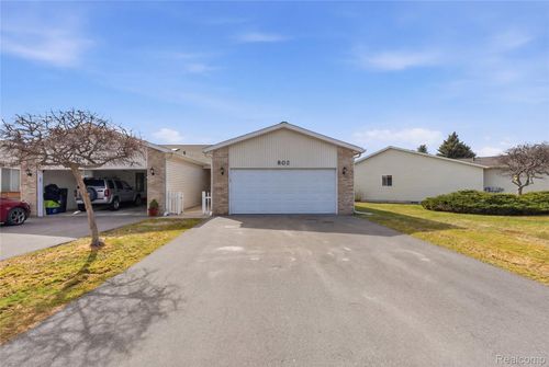 802 Crystal Ln, Marysville, MI, 48040-1536 | Card Image