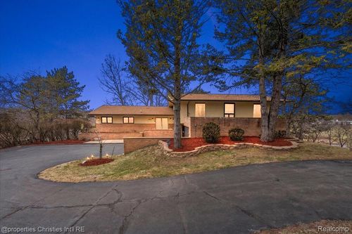 1808 Moors Ct, Bloomfield Hills, MI, 48302-1740 | Card Image