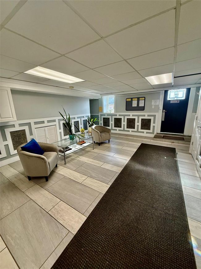 Lobby | Image 15