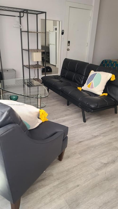 apt-309-3710 Collins Ave, Miami Beach, FL, 33140-4071 | Card Image