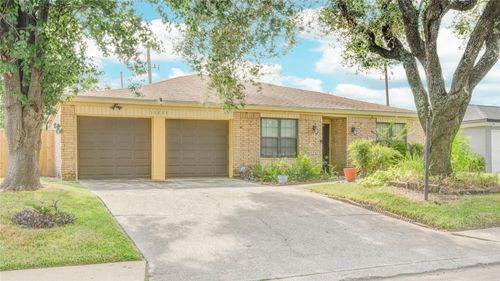 11823 S Evelyn Cir, Houston, TX, 77071-3403 | Card Image