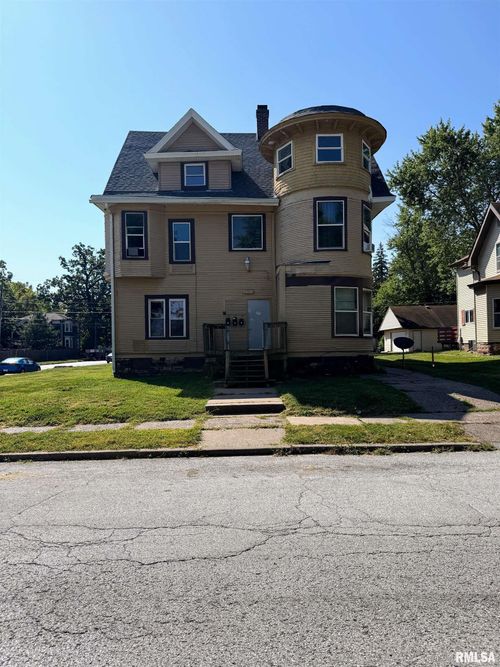 637 E 15th St, Davenport, IA, 52803-4268 | Card Image