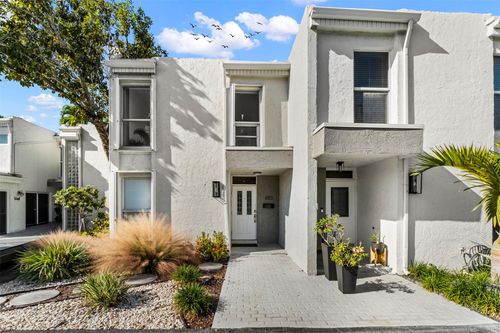 21b-653 Cypress Ln, Wilton Manors, FL, 33305-3902 | Card Image