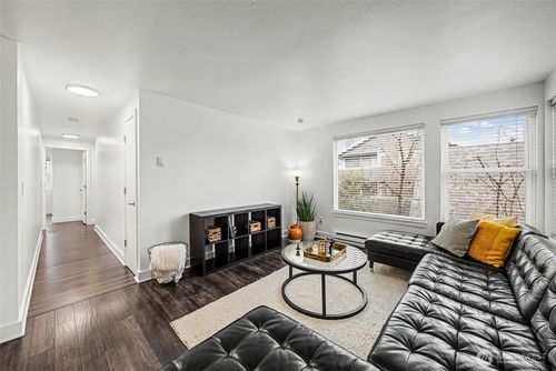 402-4111 Whitman Ave N, Seattle, WA, 98103-7851 | Card Image