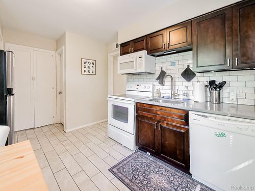 2027 2027, Berkley, MI, 48072 | Card Image