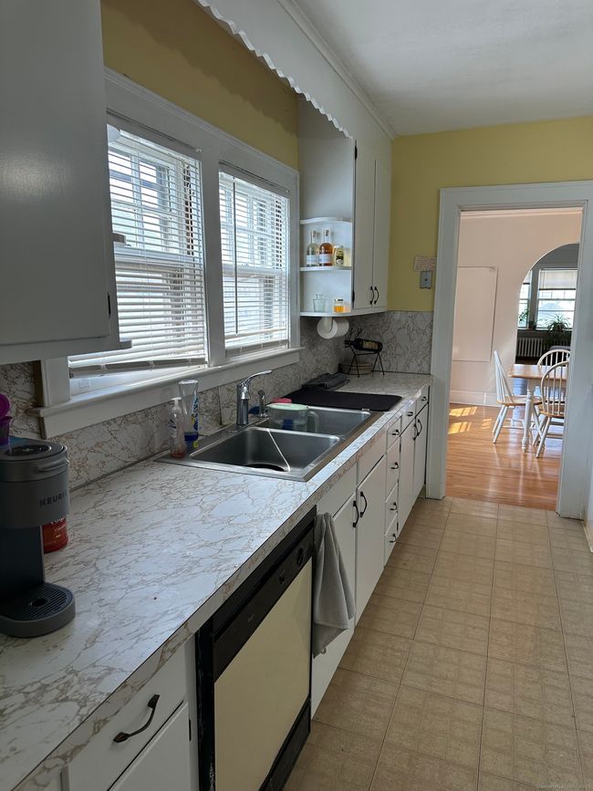 94 Ardmore Rd, Home with 3 bedrooms, 1 bathrooms and 2 parking in West Hartford CT | Image 9