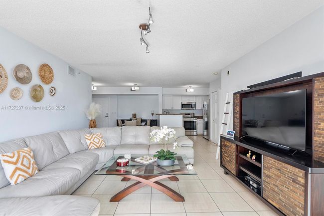 APT-603 - 1155 Brickell Bay Dr, Condo with 2 bedrooms, 2 bathrooms and null parking in Miami FL | Image 4
