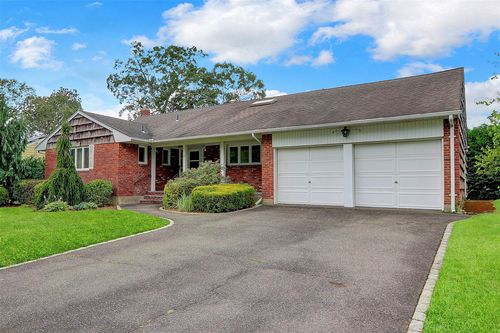 38 Park Dr E, Syosset, NY, 11791-5214 | Card Image