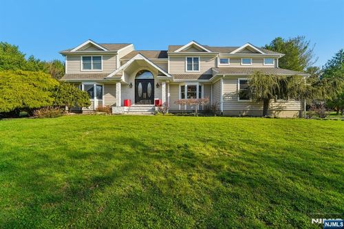 17 Riverside Ln, Holmdel, NJ, 07733-2084 | Card Image