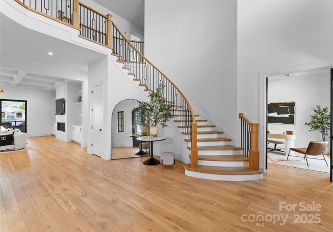 TWO-STORY FOYER | Image 10