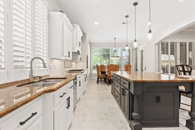 9101 Cedar Rdg, House other with 5 bedrooms, 5 bathrooms and null parking in Lantana TX | Image 9