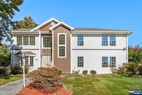 280 North Dr, River Edge, NJ, 07661-1103 | Card Image
