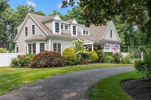 45 Summer St, Duxbury, MA, 02332-4713 | Card Image