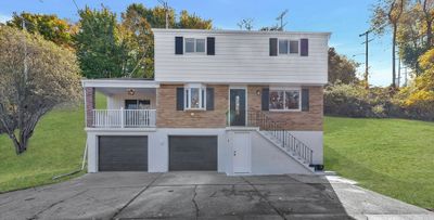 Only 3 homes on this private driveway. This house is at the end. Lots of parking space. | Image 2