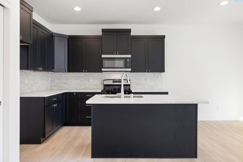 1162 S Underwood Pl, Kennewick, WA, 99337-4093 | Card Image