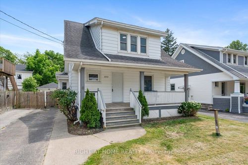 6372 Maitland St, Niagara Falls, ON, L2G1R4 | Card Image