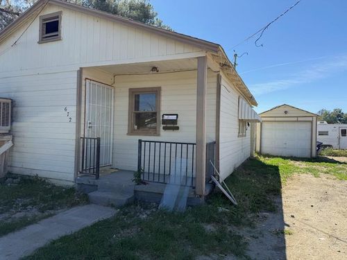 672 Tache Way, Coalinga, CA, 93210-2716 | Card Image