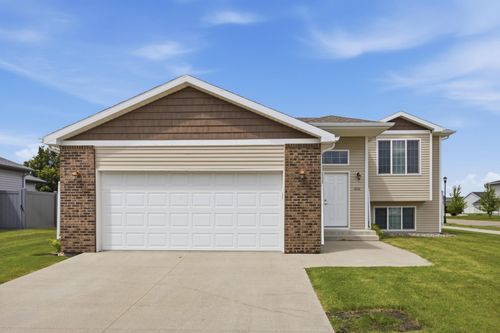1210 30th Ave W, West Fargo, ND, 58078-7940 | Card Image