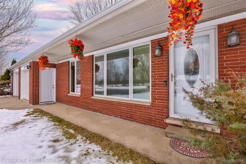 1914 Schust Rd, Saginaw, MI, 48604-1616 | Card Image