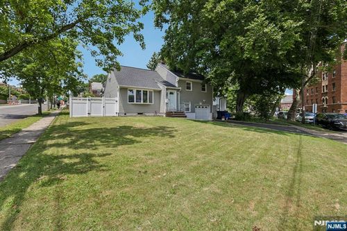 1 Franklin Pl, Hackensack, NJ, 07601-3622 | Card Image