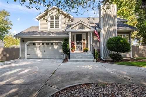 99 New York Ave, Warwick, RI, 02888-3842 | Card Image