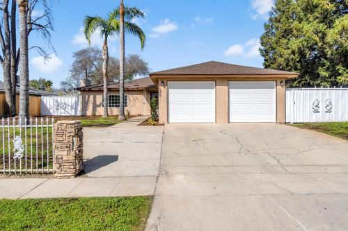 130 W Celeste Ave, Fresno, CA, 93704-2137 | Card Image