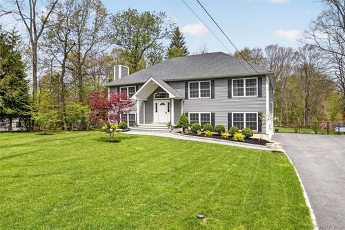 872 Taconic Woods Rd, Yorktown Heights, NY, 10598-2325 | Card Image