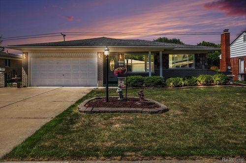 11217 Lorman Dr, Sterling Heights, MI, 48312-4967 | Card Image