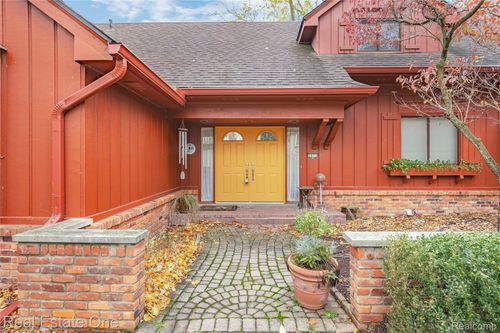 3075 Bloomfield Park Dr, West Bloomfield, MI, 48323-3576 | Card Image