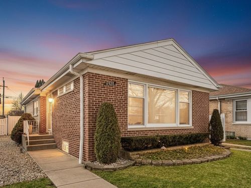 4928 N New England Ave, Chicago, IL, 60656-3916 | Card Image