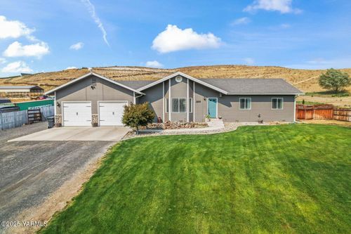 285 S Wenas Rd, Selah, WA, 98942-9172 | Card Image