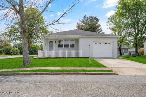 2 Van Gogh St, Toms River, NJ, 08757-3946 | Card Image