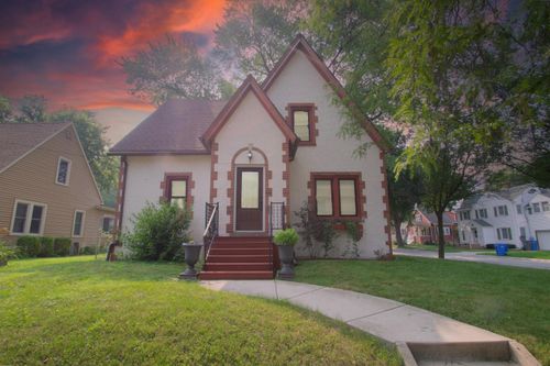 140 Riverlawn Ave, Watertown, WI, 53094-4030 | Card Image