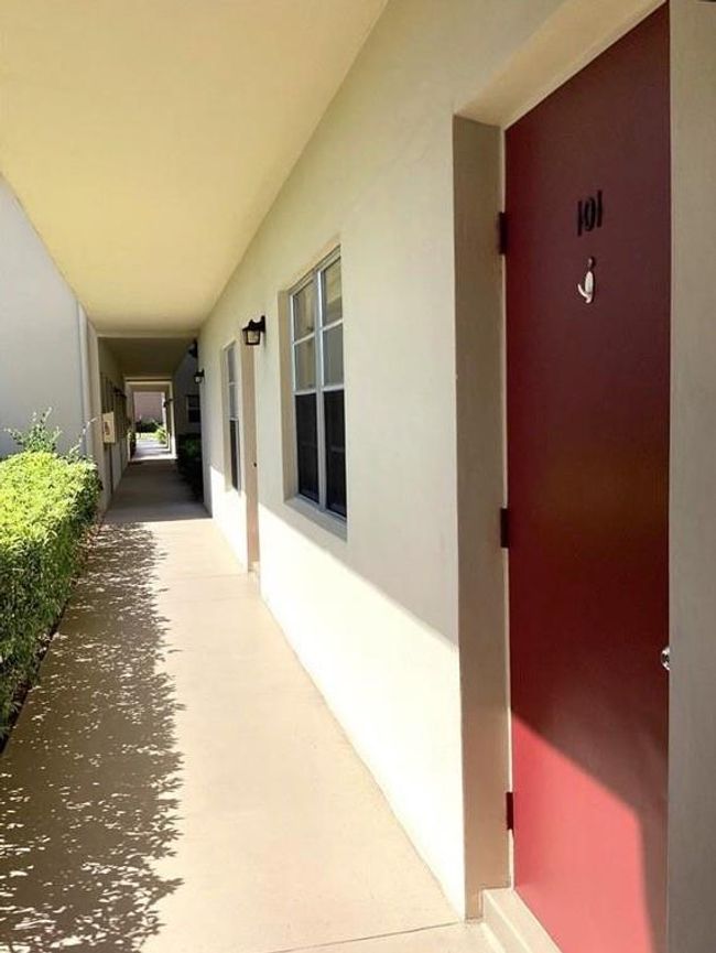APT-101 - 44 Vista Gardens Trl, Condo with 2 bedrooms, 2 bathrooms and null parking in Vero Beach FL | Image 4